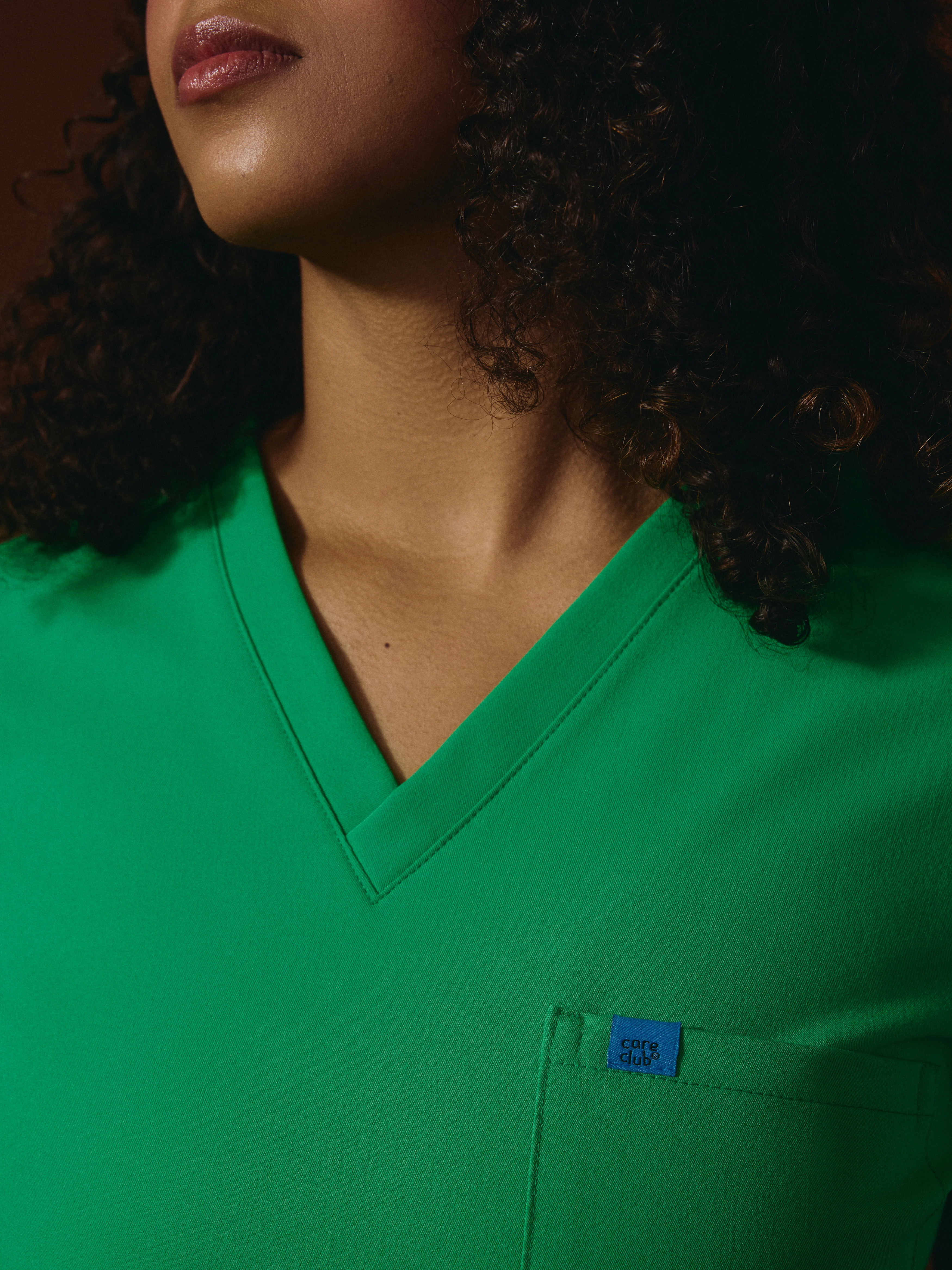 CHLOE RE-GARDE™ - G-M x PONY GREEN - Three Pockets Scrub Top - SILVADUR™ - Image 2