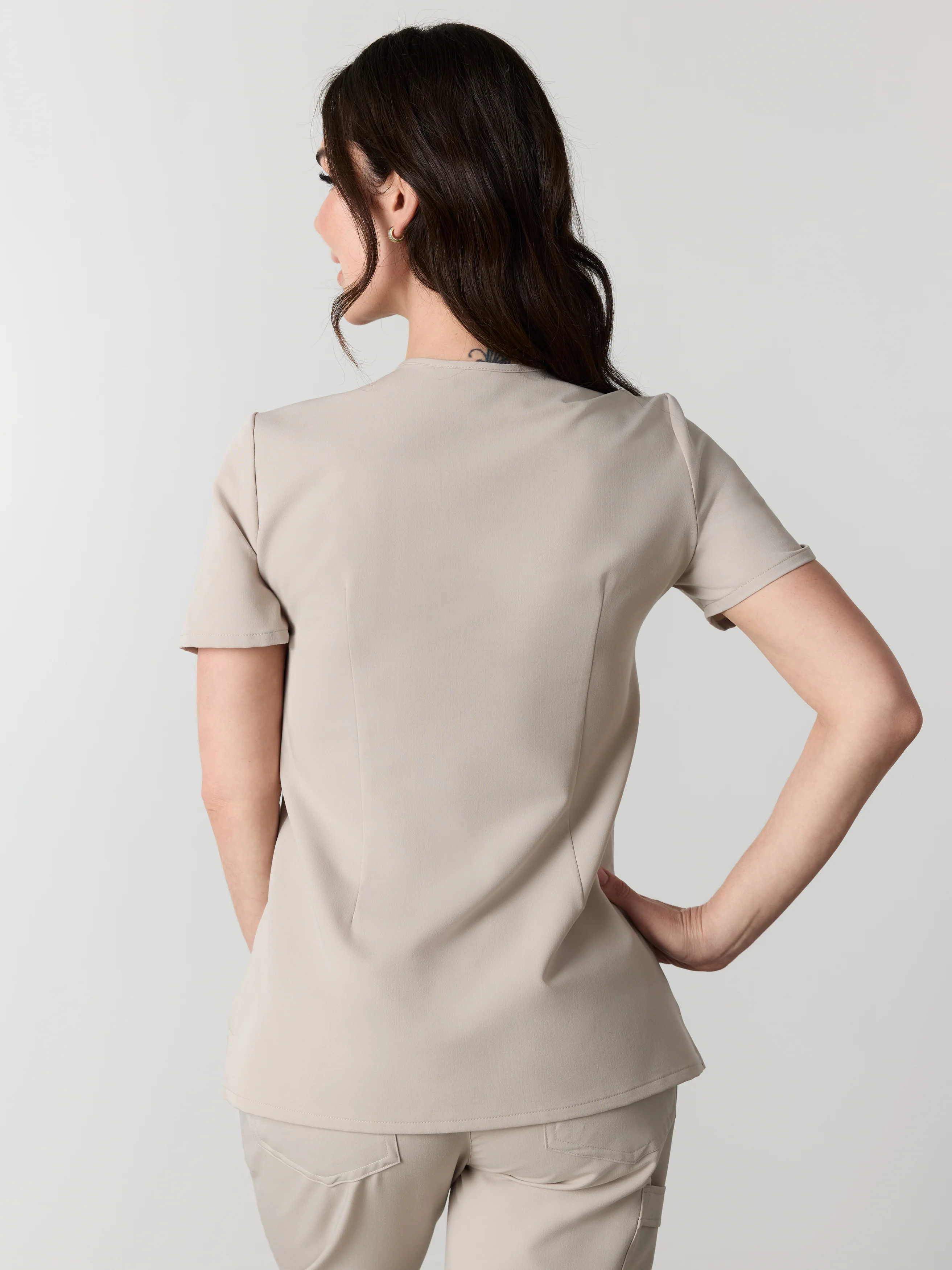 GABRIELLE RE-GARDE™ - GREIGE - One Pocket Scrub Top - SILVADUR™ - Image 3