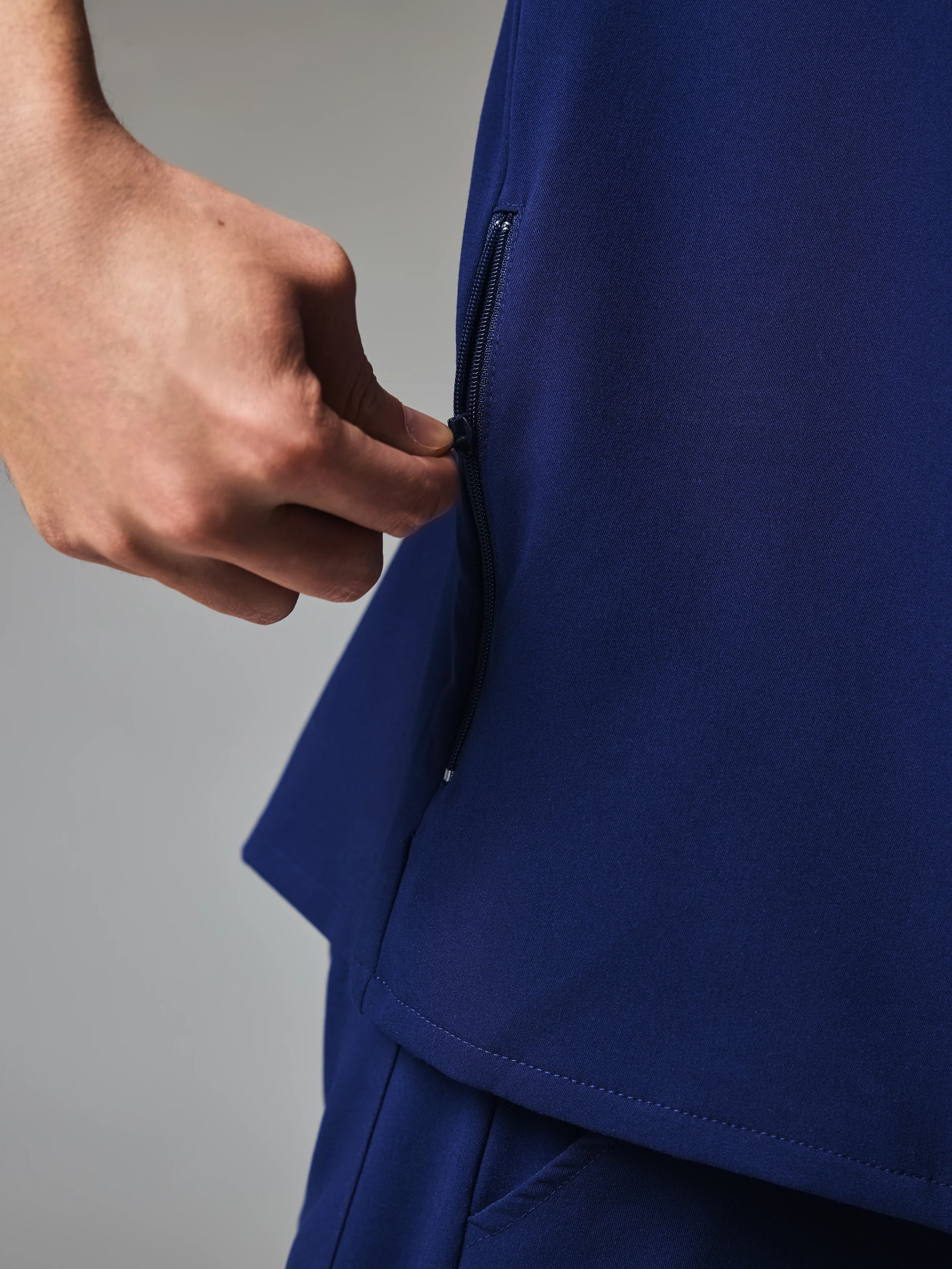 JOHN GARDE™ - MODERN NAVY - Six Pockets Men's Scrub Top - SILVADUR™ - Image 3