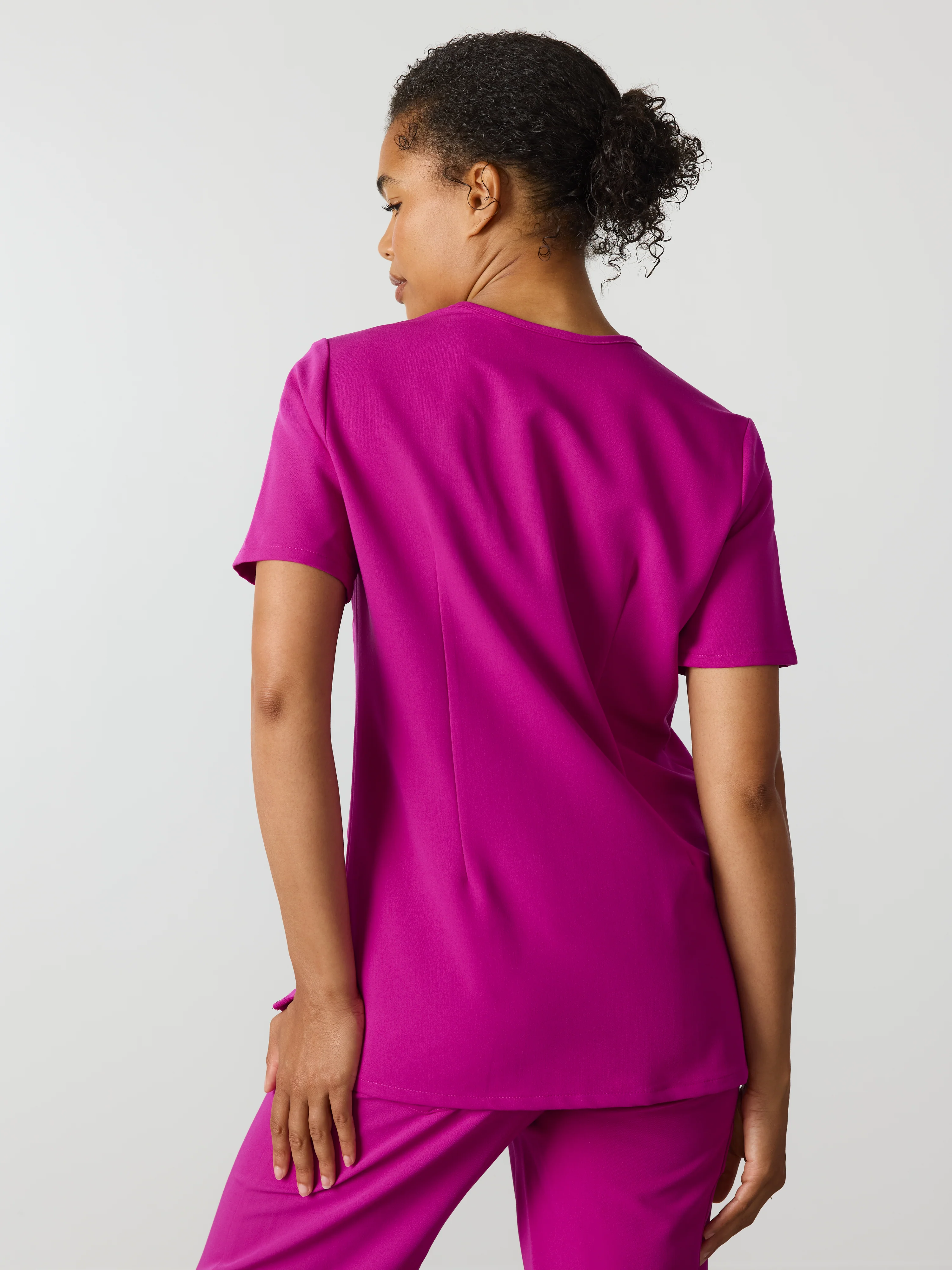 LIV RE-GARDE™ - MAGENTA - Three Pockets Scrub Top - SILVADUR™ - Image 3