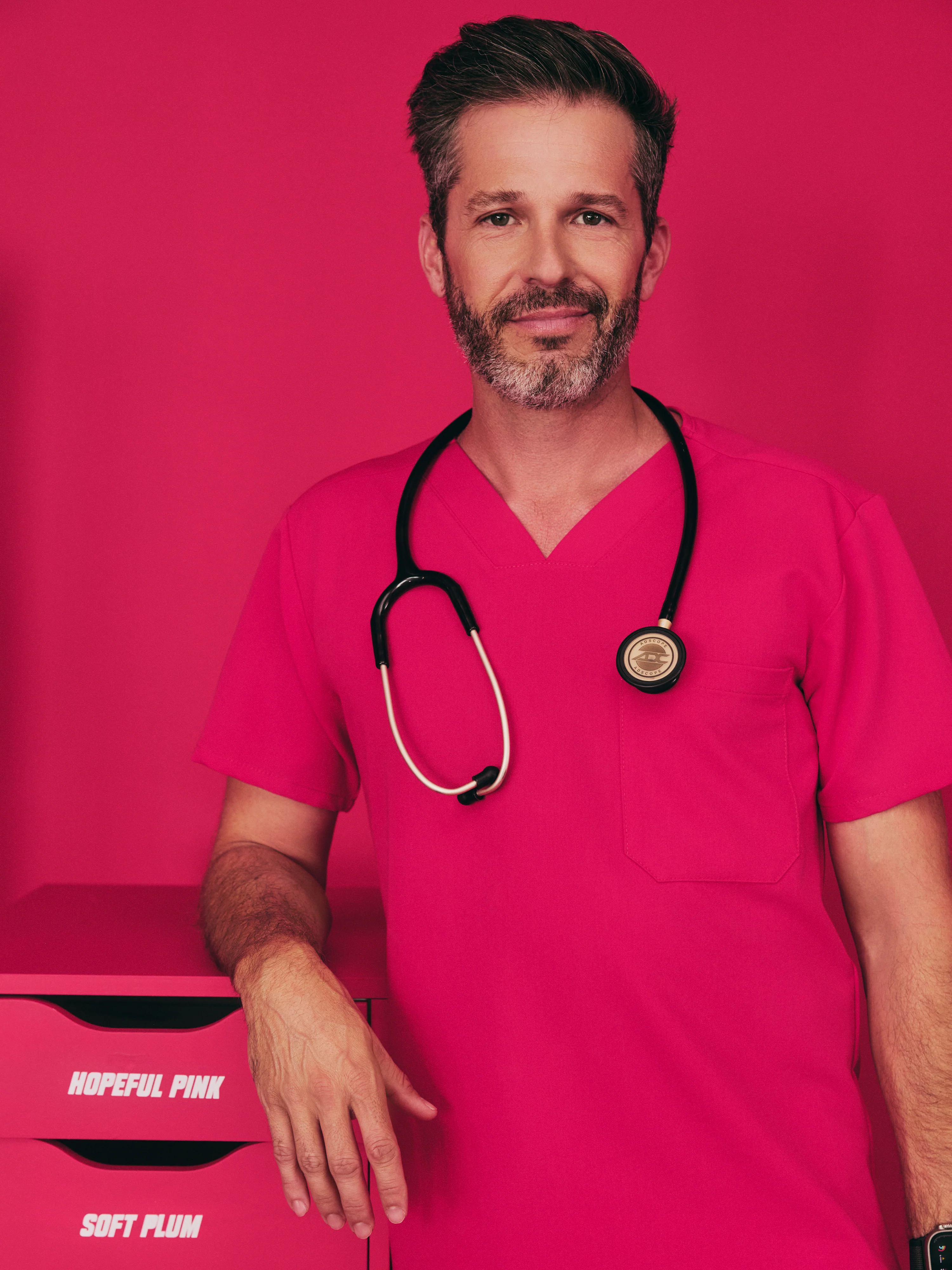 LOGAN RE-GARDE™ - VIBRANT FUCHSIA - One Pocket Men's Scrub Top - SILVADUR™ - Image 2
