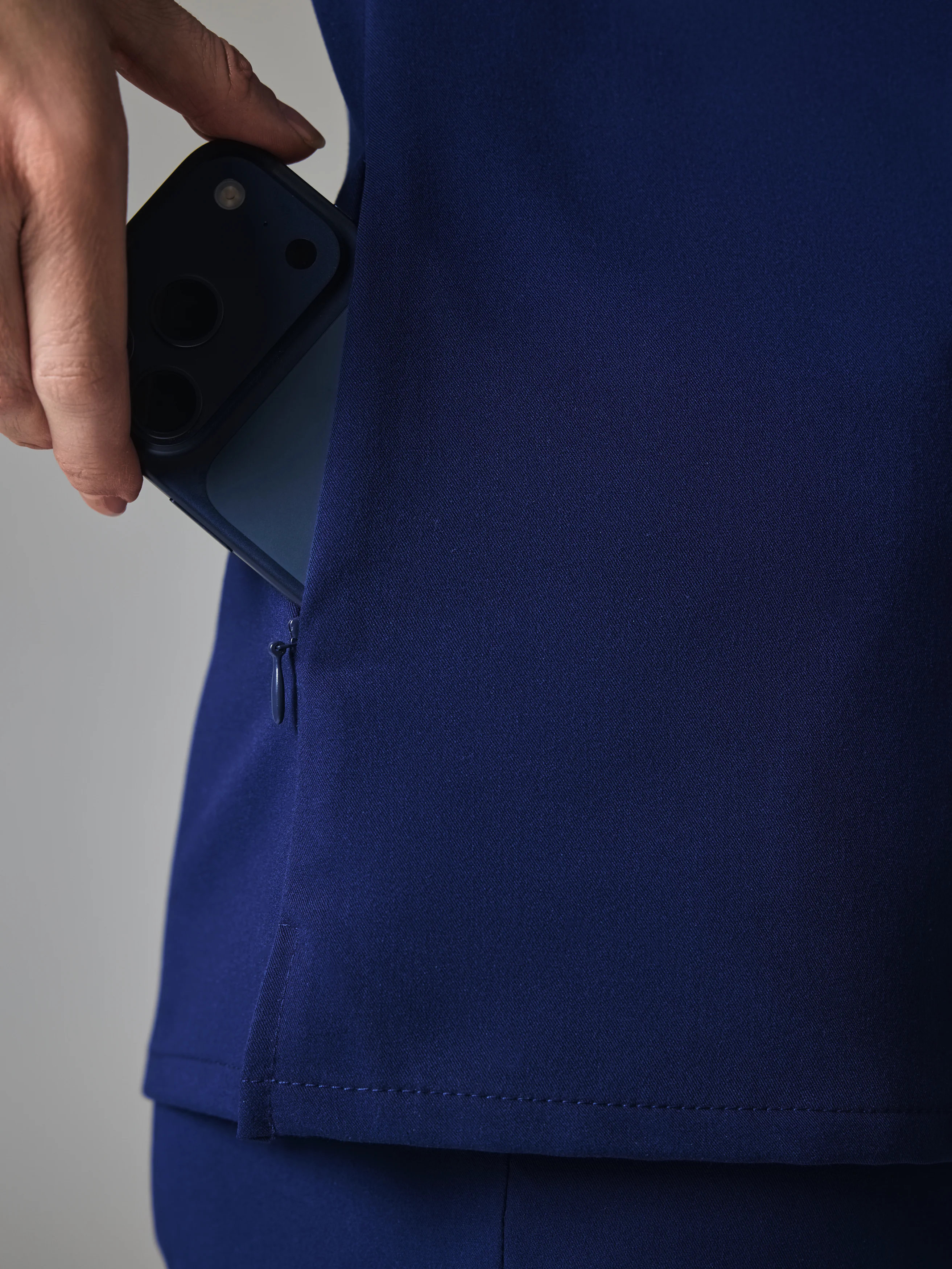 SOFIA GARDE™ - MODERN NAVY - Six Pockets Scrub Top - SILVADUR™ - Image 4
